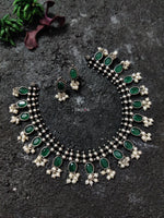 Load image into Gallery viewer, Green Pearl Cluster Tikka Necklace Set-Hamsa-Hamsa
